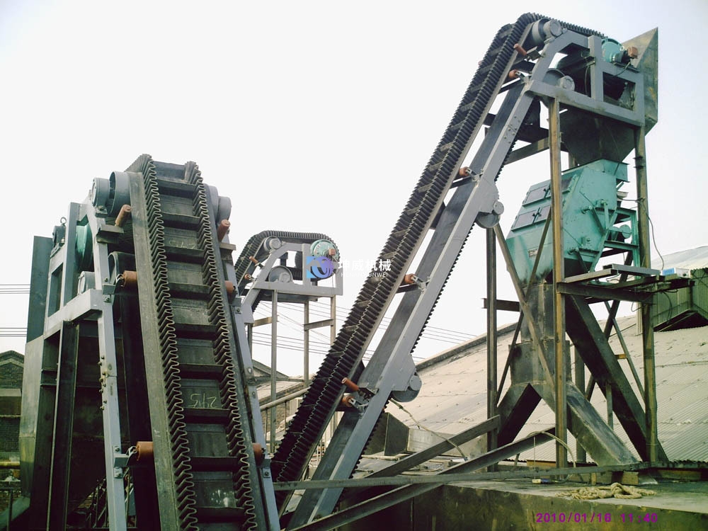 擋邊裙邊皮帶輸送機(jī) 擋邊裙邊皮帶輸送機(jī)