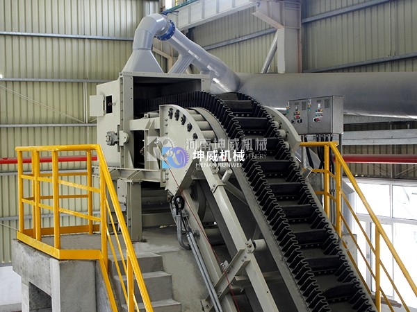 大傾角皮帶輸送機(jī) 大傾角皮帶輸送機(jī)